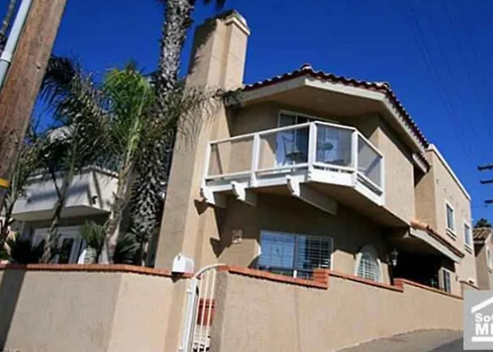 Pacific Breeze Right Next To Huntington Beach Pier! Steps From Beach!!