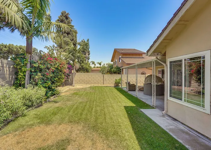 Huntington Beach Home: Fire Pit, Grill + More!