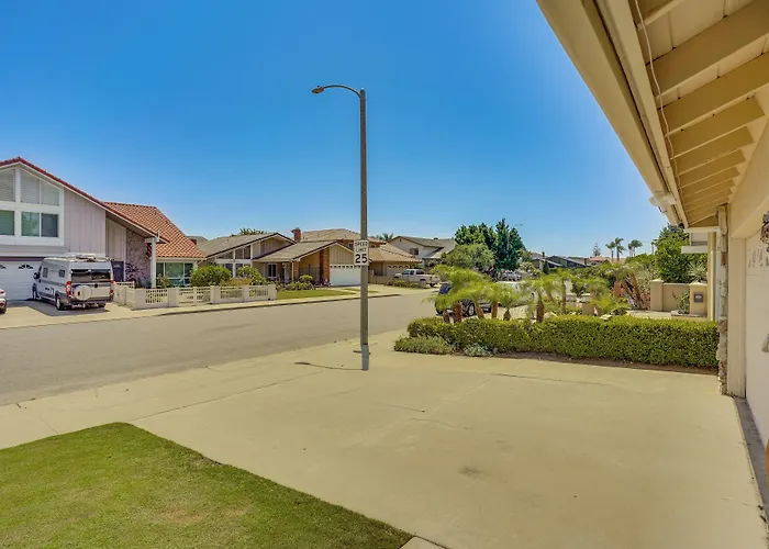 Huntington Beach Home: Fire Pit, Grill + More!